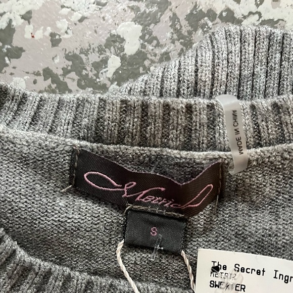 Gray Star Sweater - Women's Crew Neck - Picture 12 of 14